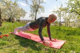 F1收官战维斯塔潘夺杆 车手总冠军今晚揭晓